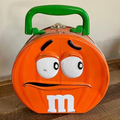 Cute lunch pail.