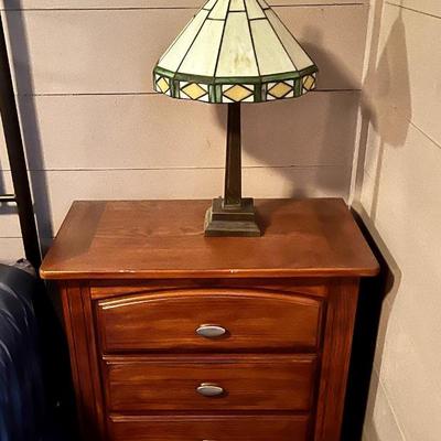 Pair of nightstands and beautiful lamps!