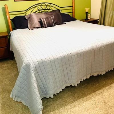 Lovely king bed with hi-quality mattress.