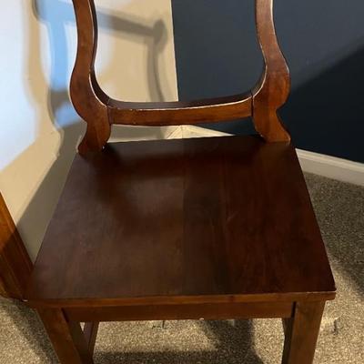 Nice vintage chair.