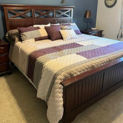 Excellent king bed with great mattress!