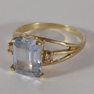 14K Gold & Aquamarine Ring