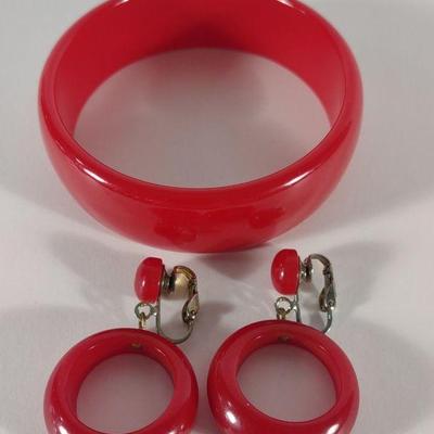 Bakelite Cherry Red Bangle Bracelet & Earrings