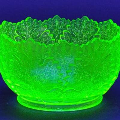 Uranium Vaseline Leaf Pattern Bowl