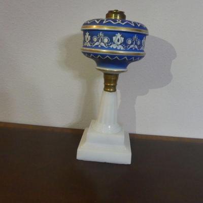 Antique Late 19th Century Boston Sandwich Glass Kerosene Lamp with Hand Painted Design
