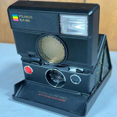 POLAROID SLR680 | Polaroid SLR 680 autofocus / auto strobe Land Camera with original box and manual 