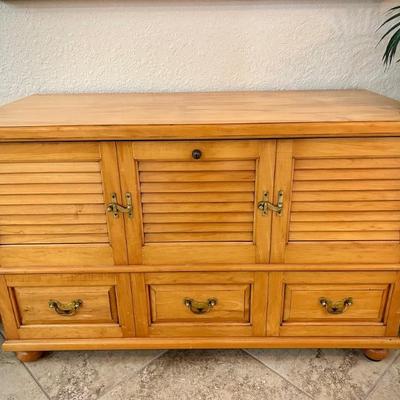 Vintage Lane cedar chest with bottom drawer