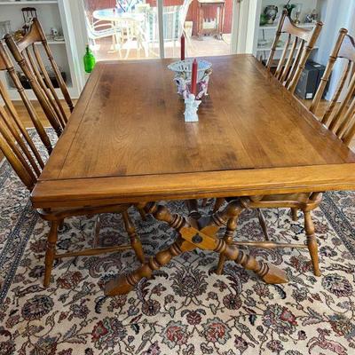 Cushman Colonial Creation Maple Dining Table With Two Leaves To Extend & Four ChairsÂ 
