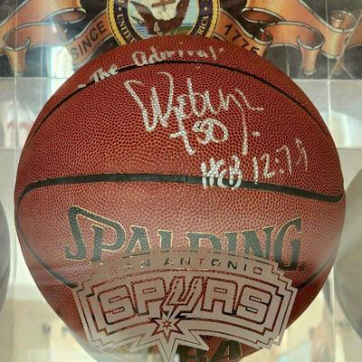 David Robinson Autographed Basketball | The Admiral
Inside San Antonio Spurs Mahogany Team Logo Basketball | Display Case Mirrored Back