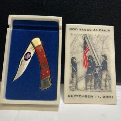 Lot 3   Buck Commemorative of 9/11 in Marble Case
signed by Chuck Buck, Rosewood handles, nickel silver bolsters & pins and Stainless...