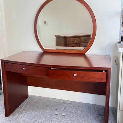 MFE090- Wooden Vanity Dresser