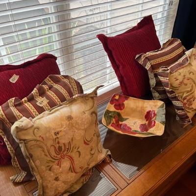 Pillows
Bowl $20