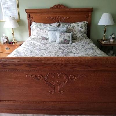 Antq. Oak bed