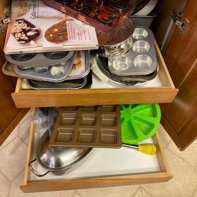 Kitchen and bakeware galore!