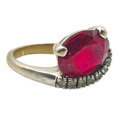 Lot 002
10 K White Gold Ruby and Diamond Accent Ring