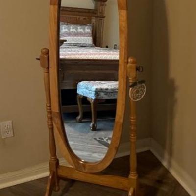 This item is available for PRESALE.  Please text photo to 760-668-0554 to purchase.  We accept Zelle
Oval Mirror $50