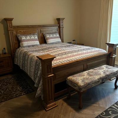 This item is available for PRESALE.  Please text photo to 760-668-0554 to purchase.  We accept Zelle
Cal King Bed complete 