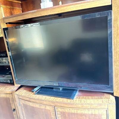 This item is available for PRESALE.  Please text photo to 760-668-0554 to purchase.  We accept Zelle
55" LG Flatscreen TV $175