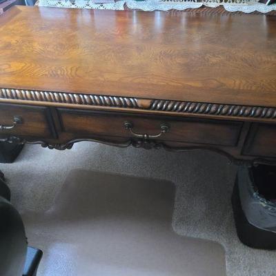 Very nice desk in excellent condition