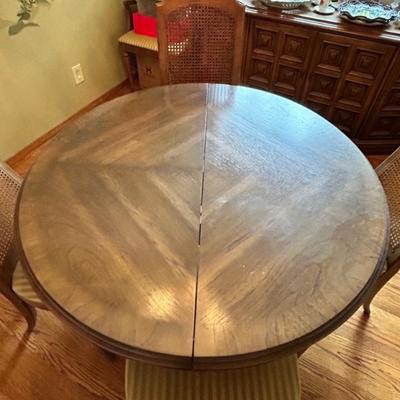 Drexel formal dining table with 2 leaves