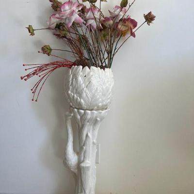 KPT011- Ceramic Pedestal & Vase
