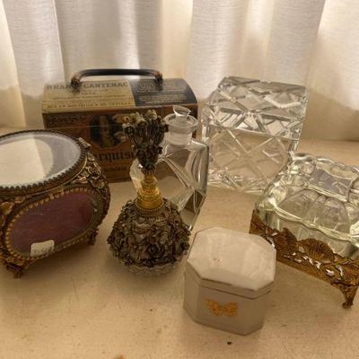 KPT004- Vintage Jewelry Boxes & Snuff Bottles
