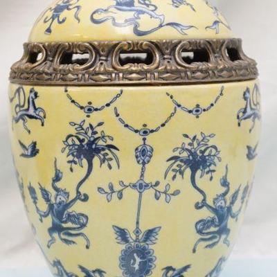 VINTAGE CHINESE TEMPLE URN