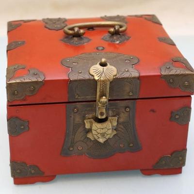 JAPANESE RED LACQUER TURTLE CLASP PLAYING CARD BOX
