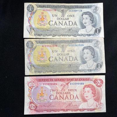 2 1973 One Dollar,1 1974 Canadian Two Dollar Bills