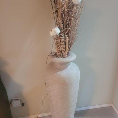 Decorative vase with arrangement that lights up