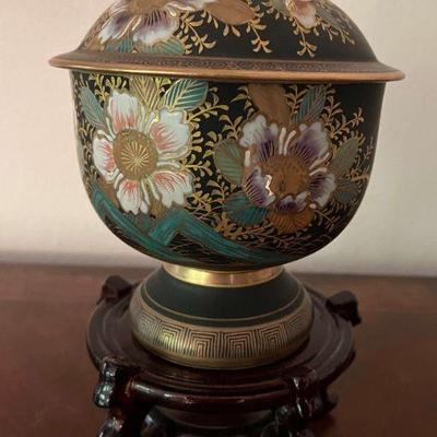 MLC004- Japanese Vase With Wooden Stand