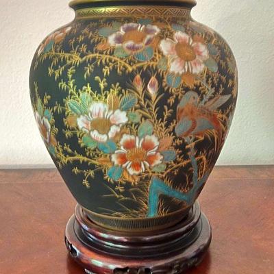 MLC002- Japanese Vase With Wooden Stand