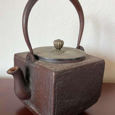 MLC186- Vintage Japanese Cast Iron Teapot 
