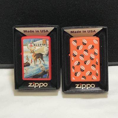 Lot11 2 Zippo Lighters in a Presentation Box
orange Zippo lighter has a mini Case logo etched on the lighter, red Zippo lighter is etched...