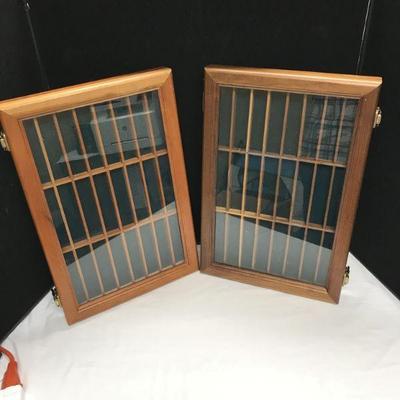 Lot172 2 Wood & Glass Knife Display Cases
each case measures 12