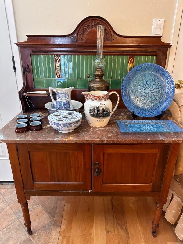 BEEHIVE ESTATES SALES PRESENTS A COOL VINTAGE DANVILLE SALE