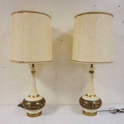 1112	PAIR OF BRASS MIDCENTURY MODERN TABLE LAMPS, FORTUNE LAMP CO 1961, APPROXIMATELY 39 IN HIGH
