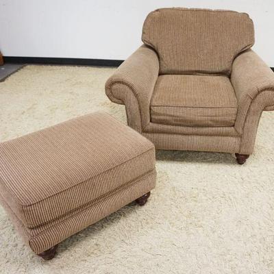 1231	BROYHILL UPHOLSTERED ARM CHAIR WITH OTTOMAN
