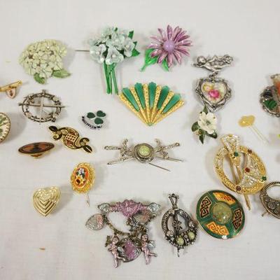 1118	LOT OF ASSORTED COSTUME JEWELRY
