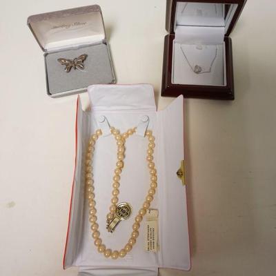 1120	JEWELRY LOT W/PAVE NECKLACE, BUTTERFLY PIN & PEARLS W/14K CLASP
