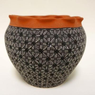 1032	ACOMA POTTERY NATIVE AMERICAN POT, APPROXIMATELY 6 IN HIGH
