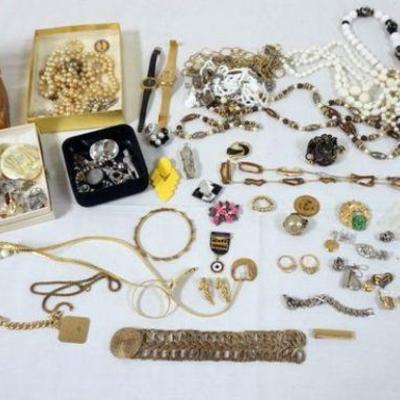 1124	LARGE ASSORTMENT OF COSTUME JEWELRY AND RELATED ITEMS
