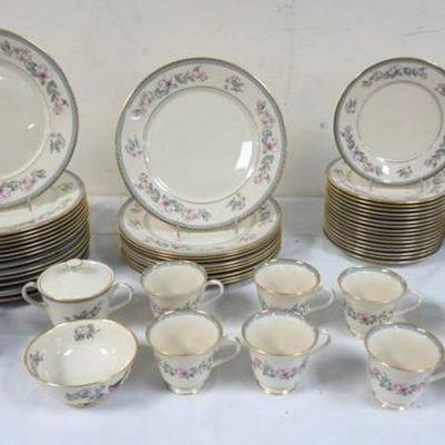 1141	LENOX SERENADE DINNERWARE INCLUDING 24 - 11 IN PLATES, 17 - 8 1/4 IN PLATES, 12 - 6 1/2 IN PLATES, 9 CUPS, 15 SAUCERS
