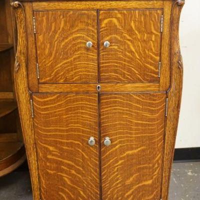 1177	ANTIQUE TIGER OAK VICTOR VICTROLA VV-XIV WITH RECORDS, APPROXIMATELY 22 IN X 23 IN X 47 IN H
