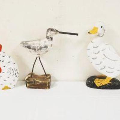 1034	CONTEMPORARY LOT OF WOOD FOLK ART DUCKS, SHORE BIRD & CHICKEN, PAINT DECORATED FIGURES, LARGEST APPROXIMATELY 15 IN HIGH
