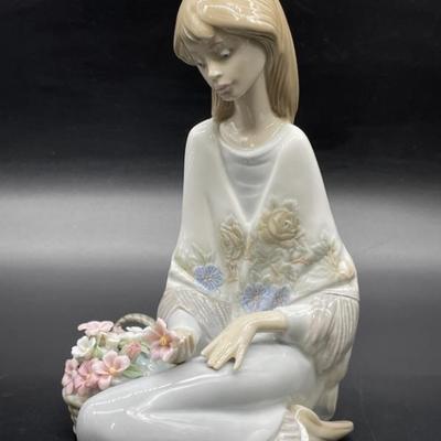Lladro Porcelain Figurine Flower Song #7607