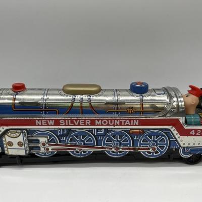 Vtg Tin Toy Train Engine: New Silver Mountain 4230