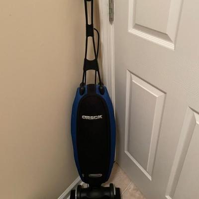 ORECK VACUMN CLEANER  GREAT CONDITION