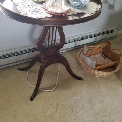 1940â€™s mahogany table with lyre base