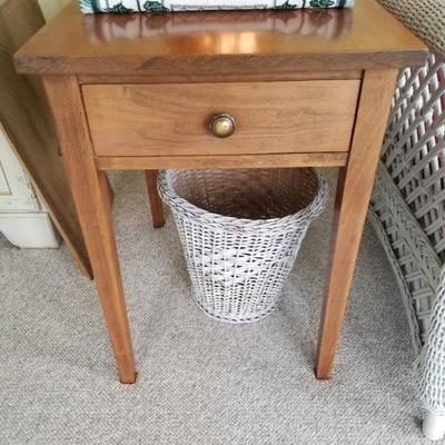 Hepplewhite style stand